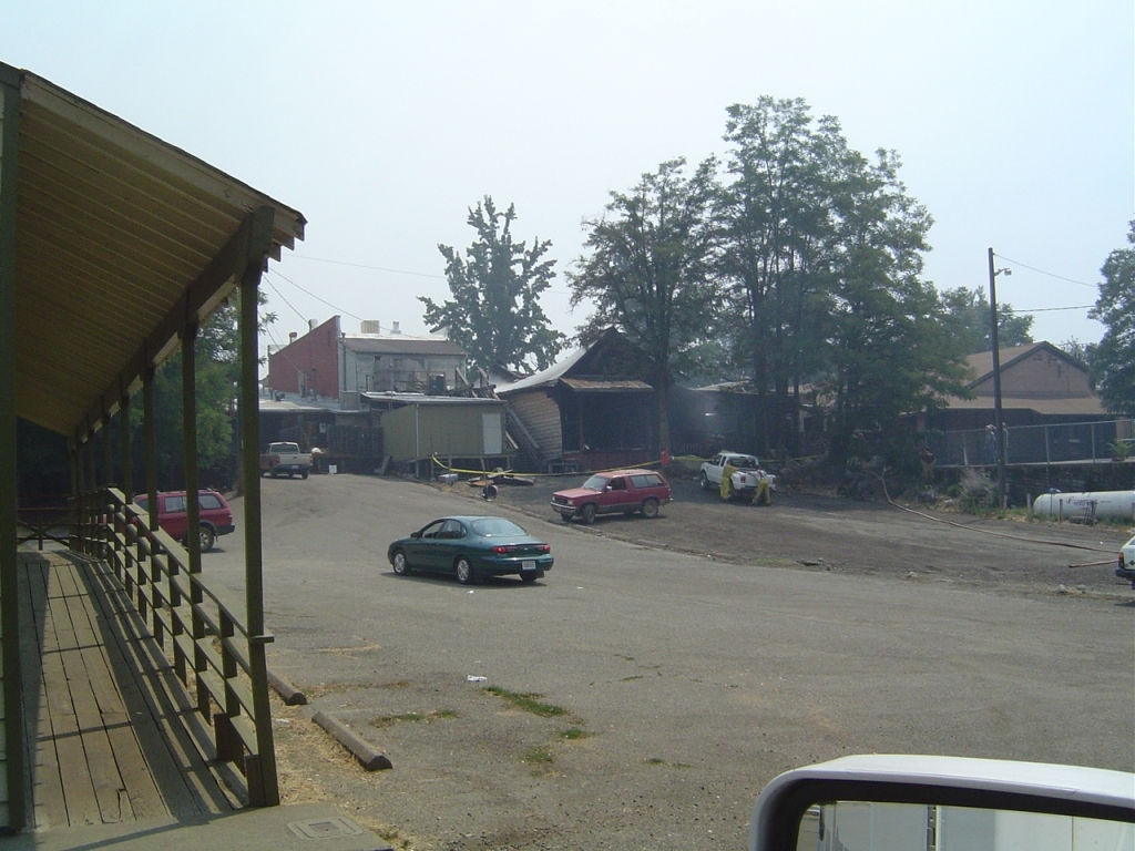 loading Gallery/Action/LaGrange Fire, july2006/fullsize/Picture 139.JPG... or select a thumbnail